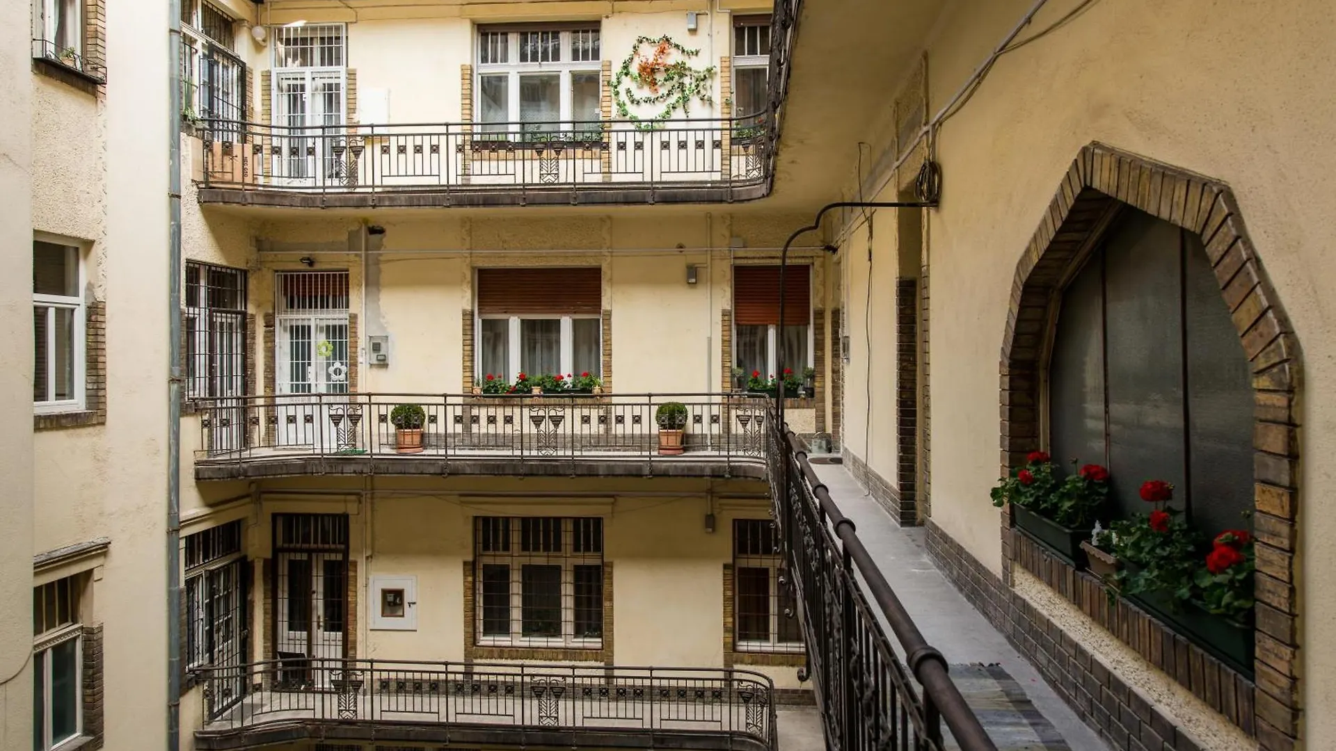 Gold Pearl Apartment 2 Rooms At St Stephen' S Basilica Budapest